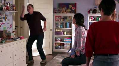 (music playing) - Andi Mack