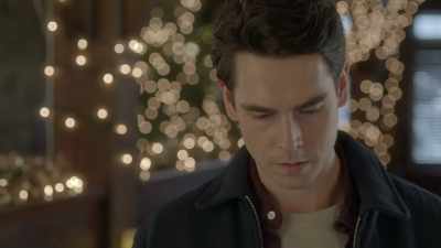 [music playing] - Meeting Mr. Christmas