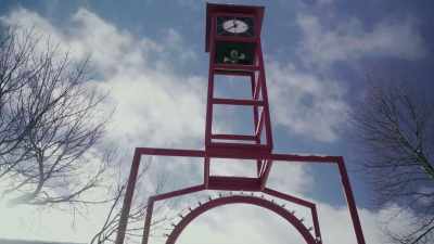 [music playing] - Meeting Mr. Christmas
