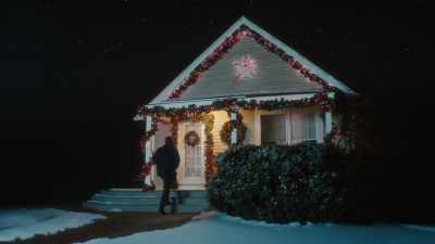 [music playing] - A Very Vermont Christmas