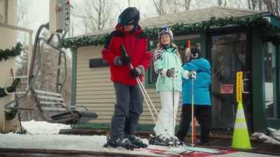 [music playing] - A Very Vermont Christmas