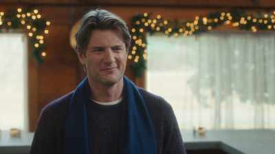 [music playing] - A Very Vermont Christmas