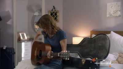 [MUSIC PLAYING] - Country at Heart