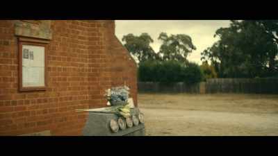 MUSIC PLAYS INSIDE: SHIRLEY BASSEY - Scrublands