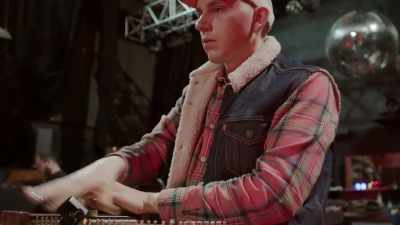[MUSIC PLAYS] - Trixie Mattel: Moving Parts
