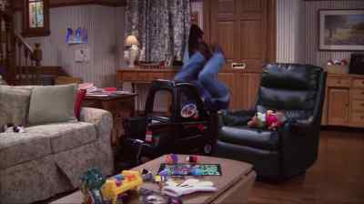 [music stops abruptly] - Everybody Loves Raymond