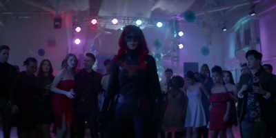 [MUSIC STOPS] - Batwoman