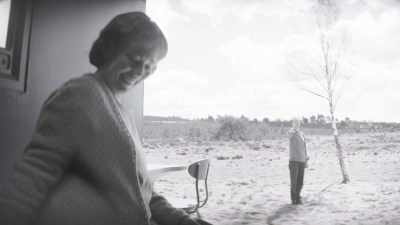 ♪ (MUSIC SWELLS) ♪ - Landscapers