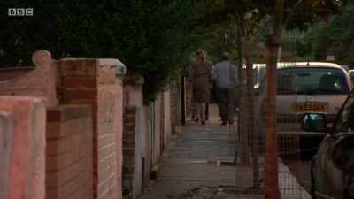 MUSIC: Wonderwall by Oasis - Back in Time for Dinner