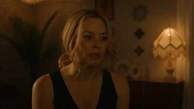 [música de suspense] - Couples Retreat Murder