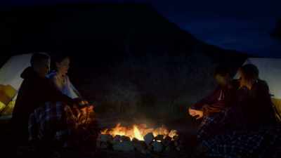 [música de suspense] - Couples Retreat Murder