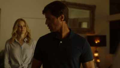 [música de suspense] - Couples Retreat Murder