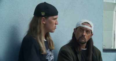 [mutters] One... One
hundred dollars even. - Clerks III