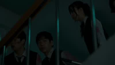 - 뭐야? - 잠깐만   있어? - All of Us Are Dead