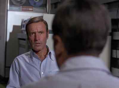 My aide will pick me up here. - The Six Million Dollar Man