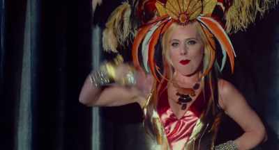 ♪ My baby don't care for shows ♪ - Cabaret Maxime