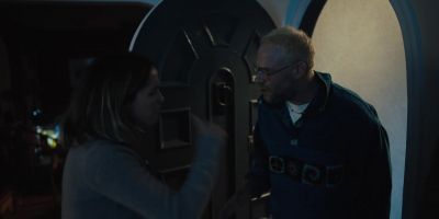 - My children are sleeping.
- Okay, look, we need to talk right-- - Platonic