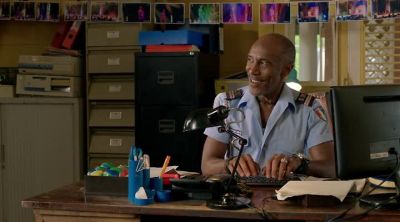 My cologne. - Death in Paradise