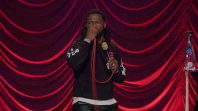 My dad was on oxygen.
He had the tube - Kevin Hart: Reality Check