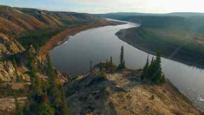 My dad taught me to get up high. - The Last Alaskans