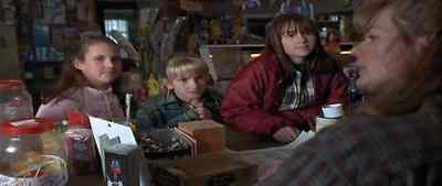 - My dad wants gas.
- Sorry, Kate. - The Big Green