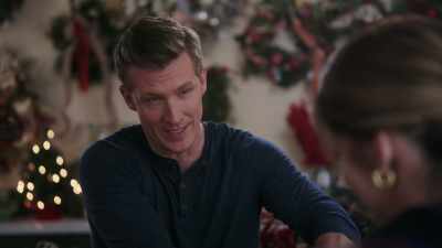 My dad's always
telling me he doesn't - Christmas Wreaths and Ribbons