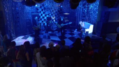 ♪ My darling little ones
can you hear me ♪ - One Tree Hill