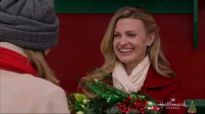 My daughter made these. [CHUCKLES] - Christmas in Love