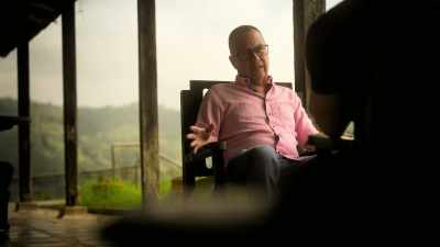 - My father, he escaped one night. - Ross Kemp: Mafia and Britain