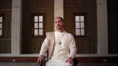 My father's relationship with
Dan Reid was complicated. - Krishnas: Gurus. Karma. Murder.