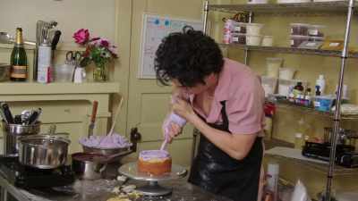 My filling's too liquid-y,
so I'm just creating a dam. - No Recipe Road Trip With the Try Guys