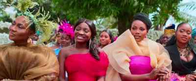 ♪ My friends dey ask me say eh ♪ - Christmas in Lagos