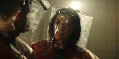 -My hands feel wet.
-But you know that they're clean - The Hot Zone