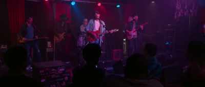 ♪ My heart is bleeding ♪ - The Neon Highway