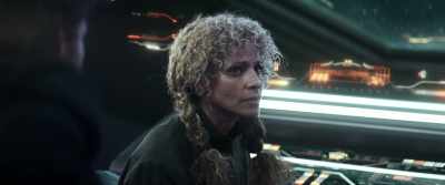 My help is needed here. - Star Trek: Picard