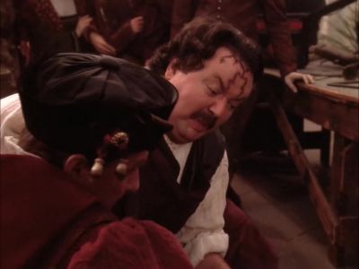 My leg! Get it off! - Star Trek: The Next Generation