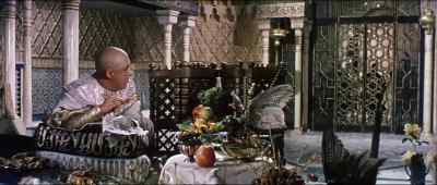 My lord! El Cid is throwing them food! - El Cid