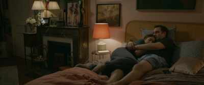 - My mother is fed up, especially.
- Oh dear. - Cocorico