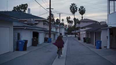 -My name is Ali, and I'm an addict.
-Hi, Ali. - Euphoria