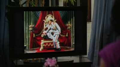 ♪ My royal date
can be a royal bore ♪ - The Princess and the Bodyguard