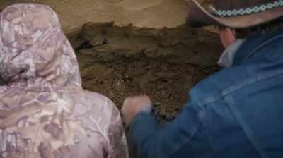 -MY SPOT. GET OUT OF HERE.
-HERE NOW. - Dino Hunters