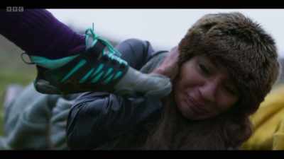 - My toes are so free. - Henpocalypse!