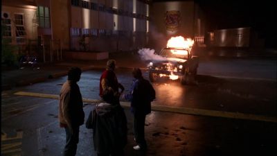- My truck!
- What's going on? - Smallville