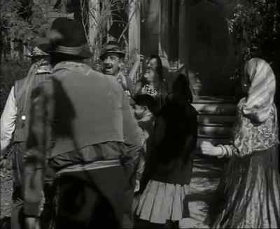 My, what a setup, eh, Momma? - The Munsters
