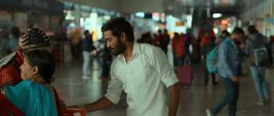 My wife is back. - Atrangi Re