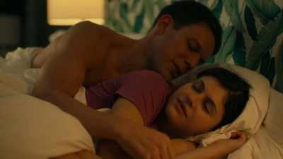 My wife is so hot. - The White Lotus