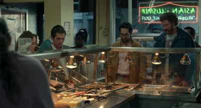 Nada. No me gustan las fiestas. No me van. - The Shrink Next Door