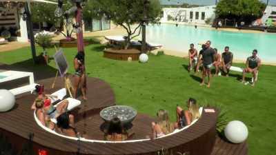 Name four animals
that have three vaginas. - Love Island