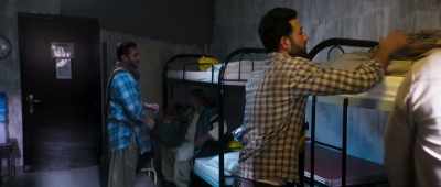 Namit, I'm putting my bag up here. - Tiger Zinda Hai