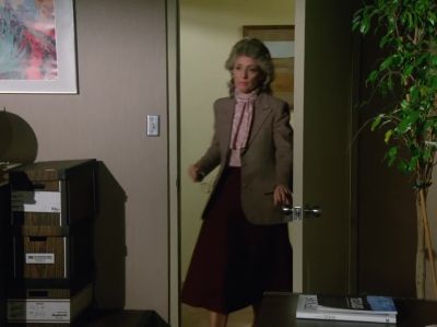 [Nan] Come in. - Dallas